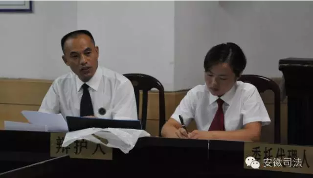 2009年,许晨伟担任犯盗窃罪的未成人吴某的法援律师,为其辩护.